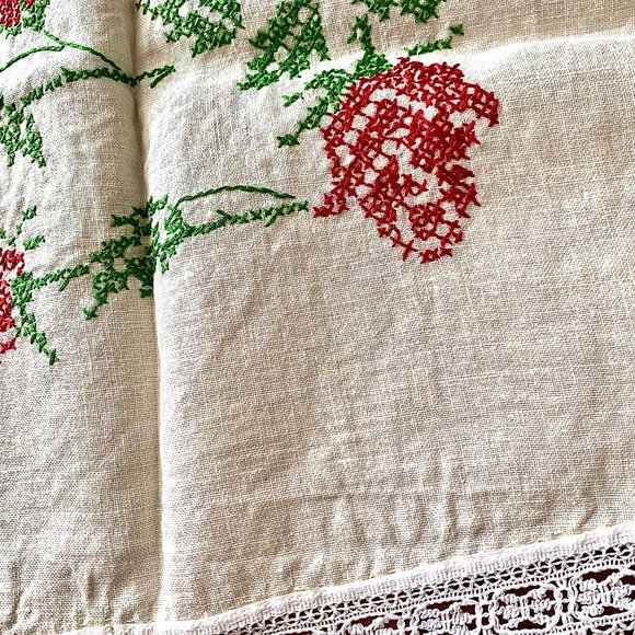Linen Small Hand Stitched Rose Tablecloth - Picture 3 of 6